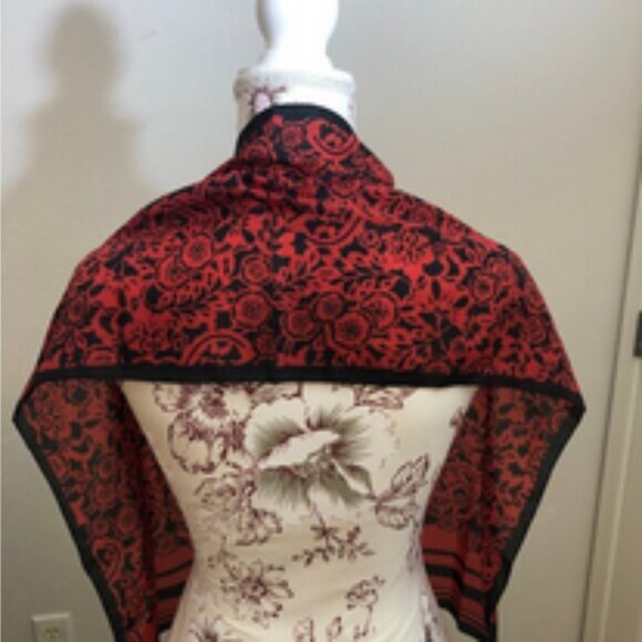 Red & Black Floral Print Scarf – Elegant Boutique Style - Picture 8 of 9